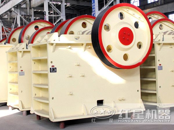 每個(gè)小時(shí)十幾噸產(chǎn)量的破碎機(jī)有哪些型號？有沒有詳細(xì)的價(jià)格表